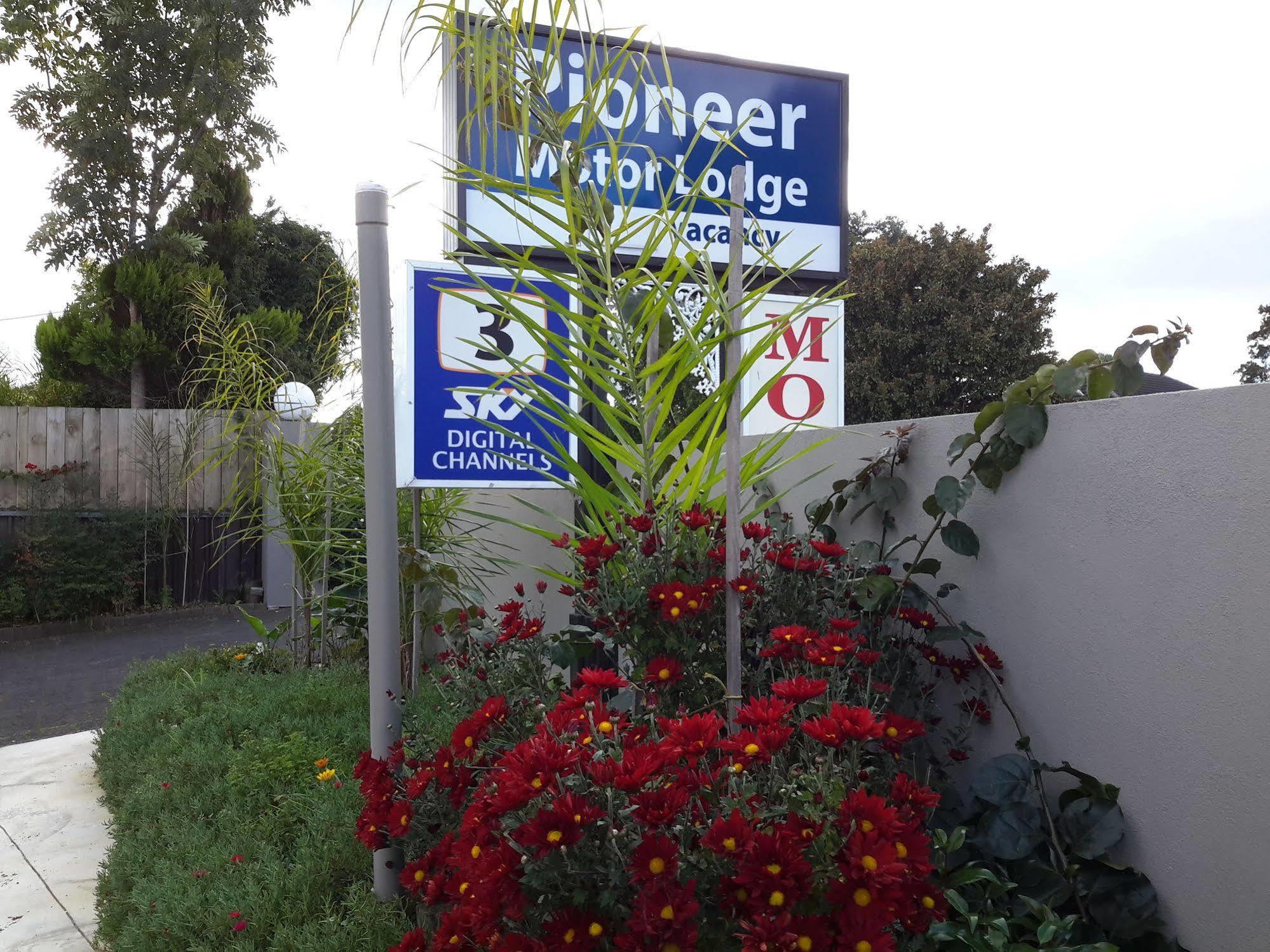 Papakura Pioneer Motor Lodge & Motel Exterior foto